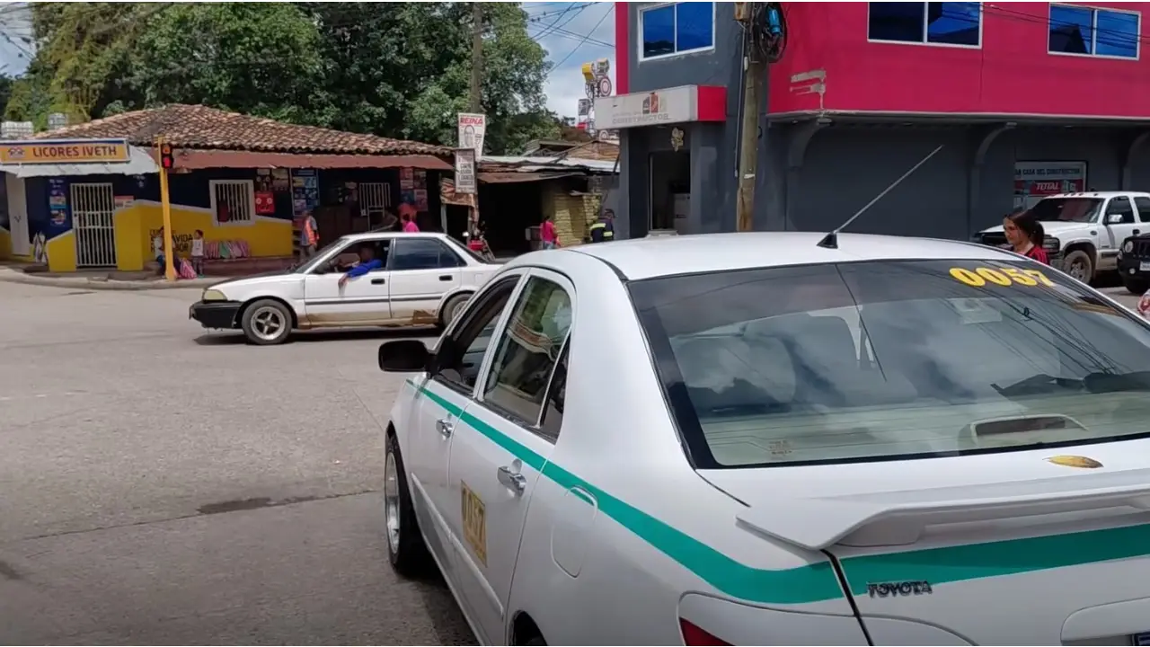 '10 segundos no bastan': taxistas piden más tiempo de luz verde en semáforo de Talanga Imagen de '10 segundos no bastan': taxistas piden más tiempo de luz verde en semáforo de Talanga