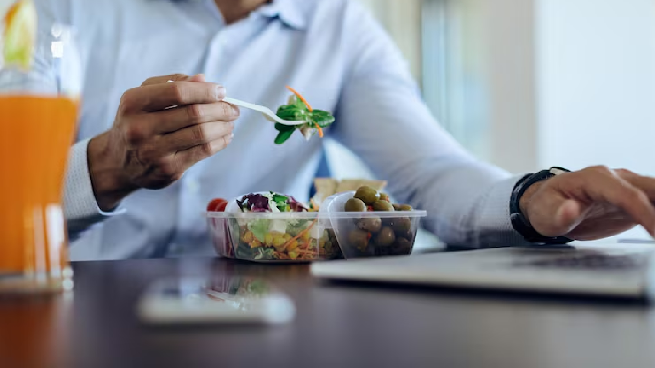 ¿Te pueden obligar a trabajar en tu hora de almuerzo? Esto explica abogado hondureño Imagen de ¿Te pueden obligar a trabajar en tu hora de almuerzo? Esto explica abogado hondureño